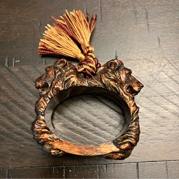 NEW Set of 8 Medieval Napkin rings - Picture 2 of 6